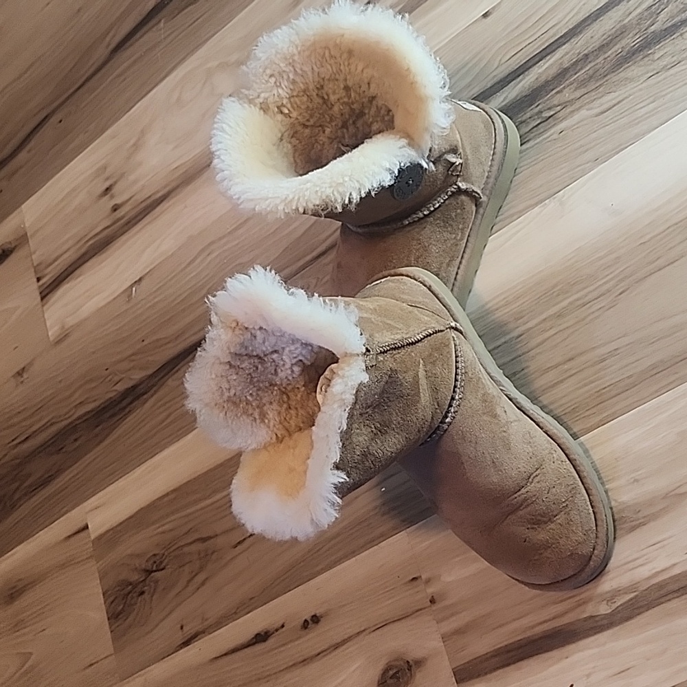 Ugg Mini Boots Bailey Button II Chestnut High Top Sheepskin Boot Women’s Size 6 - Picture 7 of 9